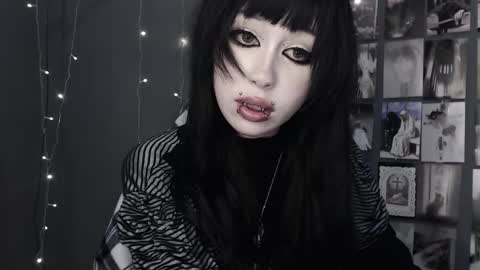 iiiiiiis online show from May 30, 11:03 pm