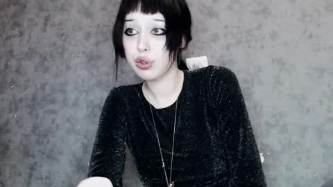 iiiiiiis online show from October 22, 12:14 am