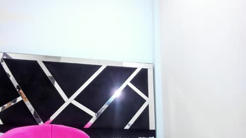 Isabella online show from January 19, 1:10 pm