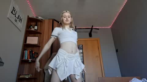 ShyLuna online show from April 2, 6:10 am