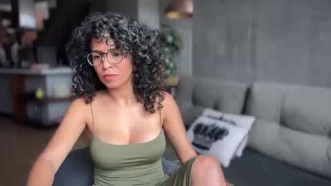 Kloe online show from November 4, 8:32 pm