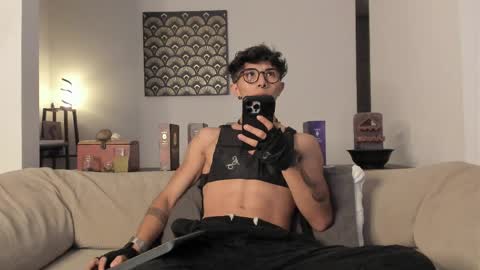 IM  THOMAS online show from May 16, 2:52 am