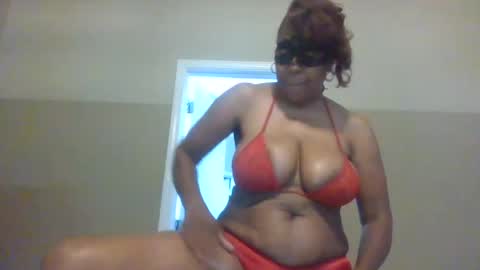 weet exy Cougar online show from June 7, 12:10 pm