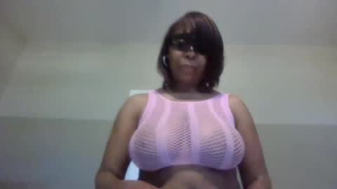 weet exy Cougar online show from May 10, 11:27 am
