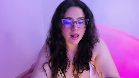 mei mei uwu online show from October 6, 11:55 pm