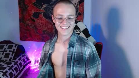 Oliver P online show from November 7, 2:03 am