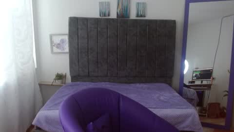 im_tulipan online show from November 25, 9:35 pm