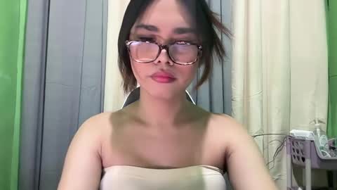 im_ur_future_wife69 online show from May 22, 7:37 am