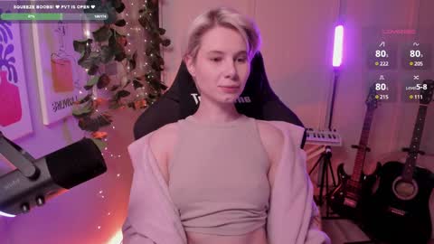 Mia online show from March 3, 1:12 pm