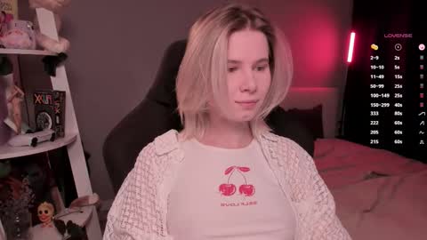 Mia online show from March 22, 11:47 am