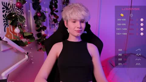 Mia online show from December 9, 5:41 pm