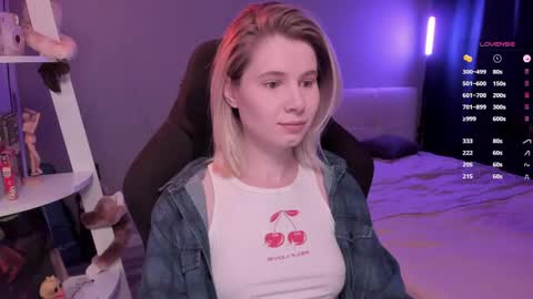 Mia online show from April 19, 10:38 am