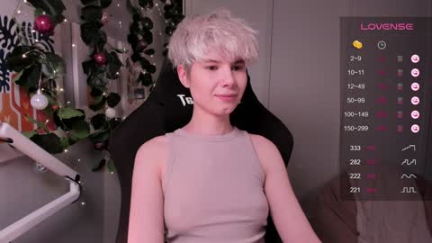 Mia online show from December 6, 8:23 pm