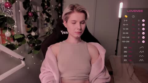 Mia online show from December 23, 5:32 pm