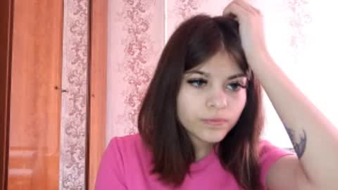 Mia online show from April 11, 10:08 am