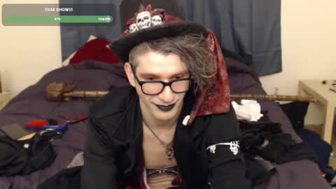 Snapshot of incubussy_x chatting on February 9, 7:37 am Incubussy X online show from February 9, 7:37 am