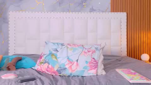 LITTLE AINHOA  online show from October 20, 7:52 pm