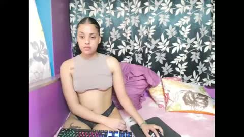 indianmaxine07 online show from October 25, 8:13 am