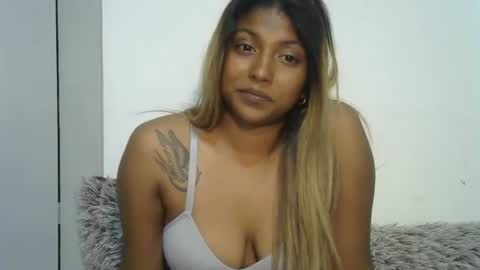 indianqtpie6 online show from November 5, 6:32 pm