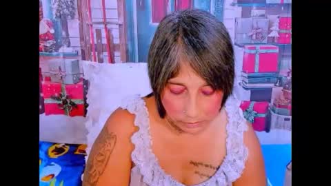 indianroxy27 online show from December 3, 6:41 pm