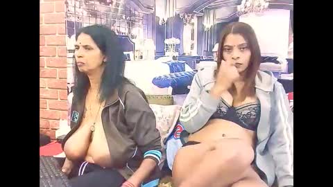 indiansexyass4u2luv online show from February 11, 9:24 am