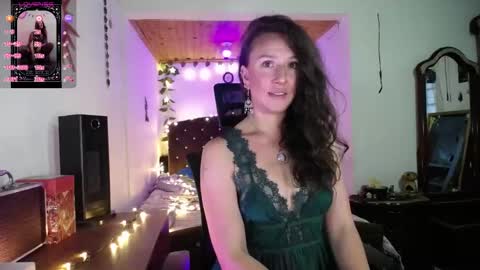 Indigo Wild  online show from September 30, 10:20 pm