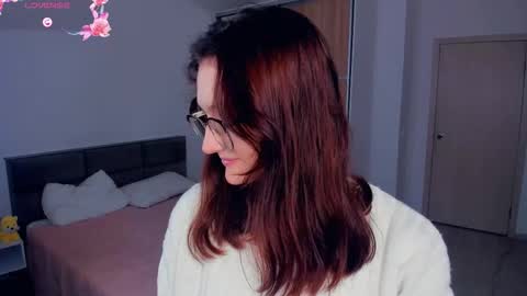 Snapshot of inellcanty chatting on September 15, 4:03 am Kira online show from September 15, 4:03 am