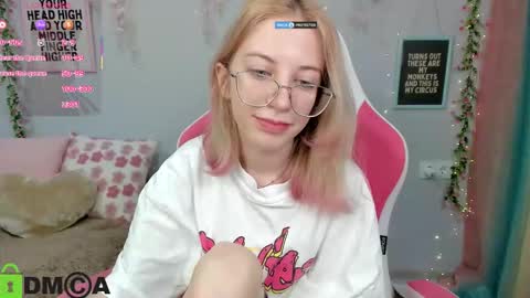 Mia online show from February 22, 3:58 pm