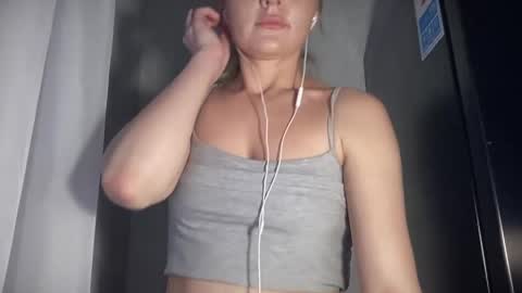 iniva05 online show from April 13, 3:05 pm