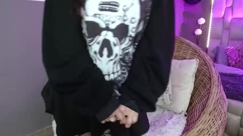 Paris online show from March 12, 8:56 pm