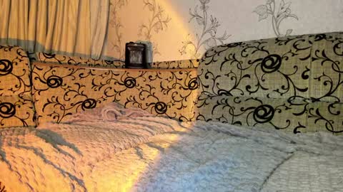 insanelysweet online show from December 24, 5:44 pm