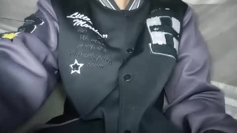 interne8famous online show from November 30, 12:23 pm