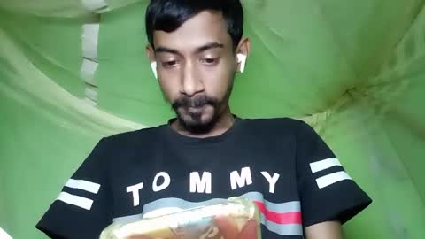 interne8famous online show from December 16, 2:12 pm