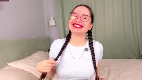 Mia online show from October 2, 1:26 am