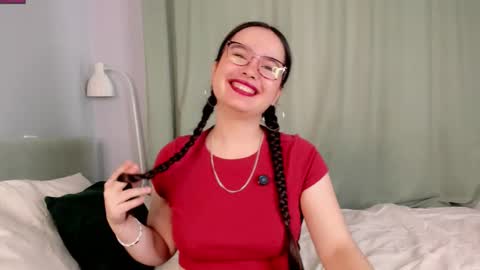 Mia online show from October 3, 2:43 am