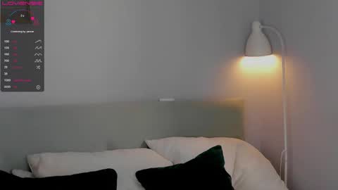 Mia online show from October 18, 2:16 am