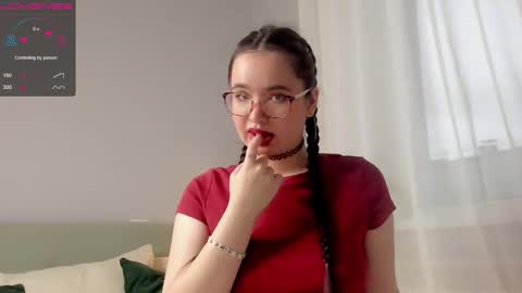 Mia online show from October 31, 1:39 am