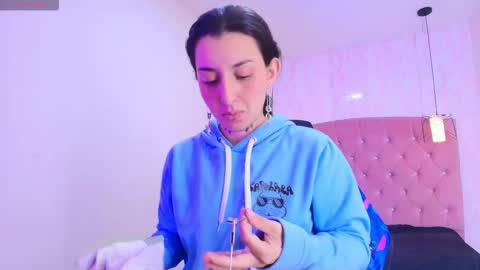 iris_77 online show from October 11, 6:55 pm