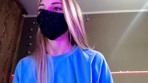 Lily online show from December 5, 8:39 pm