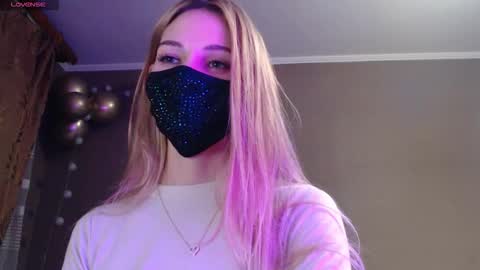 Lily online show from November 8, 6:22 pm