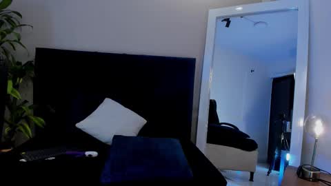 iris_parkerr online show from November 14, 1:46 pm