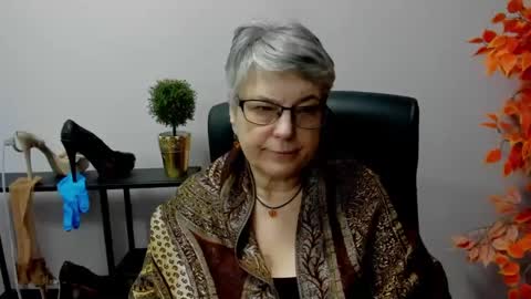 Snapshot of iris_xdesire chatting on February 25, 10:59 am I R I S online show from February 25, 10:59 am