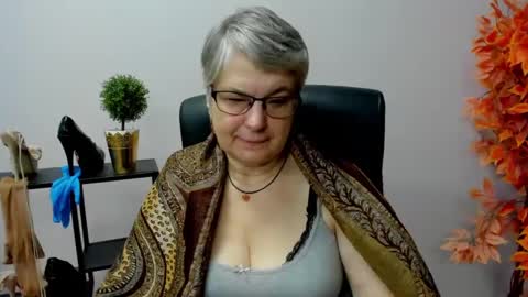 Snapshot of iris_xdesire chatting on January 29, 7:57 am I R I S online show from January 29, 7:57 am