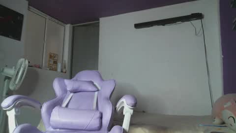 Snapshot of irisbell_ chatting on February 23, 3:40 pm Camilla online show from February 23, 3:40 pm