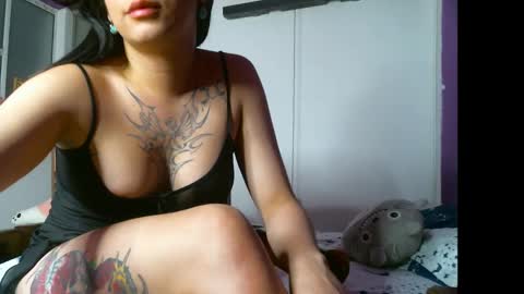 Snapshot of irisbell_ chatting on December 31, 1:04 am Camilla online show from December 31, 1:04 am