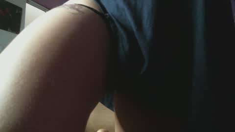 Snapshot of irisbell_ chatting on January 18, 1:40 pm Camilla online show from January 18, 1:40 pm