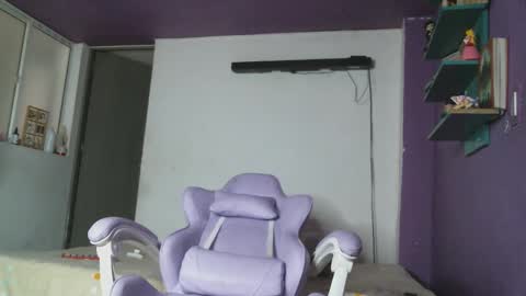 Snapshot of irisbell_ chatting on February 27, 1:17 pm Camilla online show from February 27, 1:17 pm