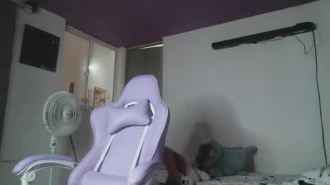 Snapshot of irisbell_ chatting on January 29, 2:42 pm Camilla online show from January 29, 2:42 pm