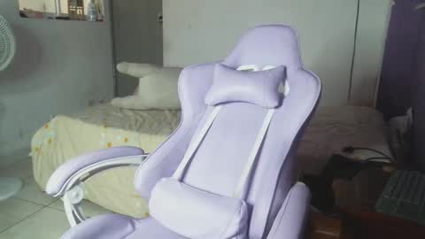 Snapshot of irisbell_ chatting on February 17, 1:22 pm Camilla online show from February 17, 1:22 pm