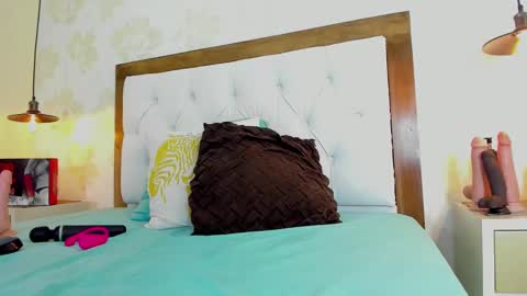 Iris  online show from September 25, 8:27 pm